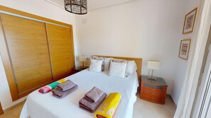 2 bedrooms, iron/ironing board, free WiFi, bed sheets