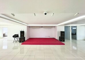 Living area - 300sqft 5 Studio Gym & Pool Access (Dhaka)