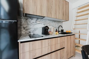 Fridge, microwave, stovetop, coffee/tea maker