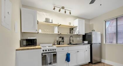 Huntsville Stylish Studio Suite with Parking