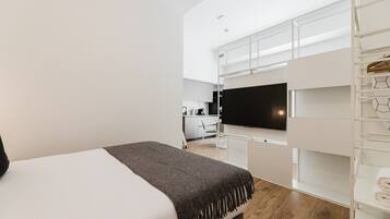 1 slaapkamer, een strijkplank/strijkijzer, gratis wifi, beddengoed