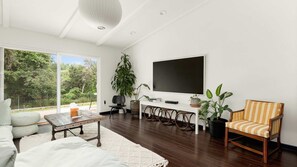 TV, fireplace, offices