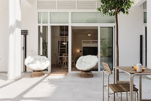 Outdoor dining - Comfort, design and a terrace facing the Turia Gardens in Valencia (Valencia)