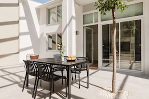 Outdoor dining - Comfort, design and a terrace facing the Turia Gardens in Valencia (Valencia)