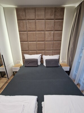 1 slaapkamer, een strijkplank/strijkijzer, wifi, beddengoed