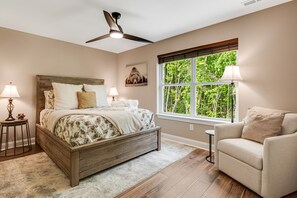 4 dormitorios, tabla de planchar con plancha, cuna de viaje