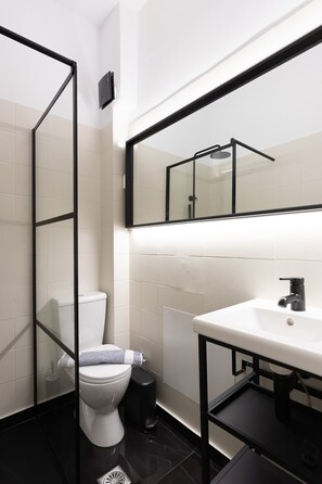 Douche, séchoir à cheveux