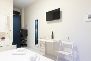 1 chambre, fer et planche à repasser, lit de bébé portatif, Wi-Fi