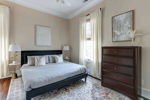 3 Schlafzimmer, Schreibtisch, Bügeleisen/Bügelbrett, WLAN