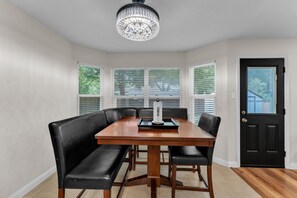 Maison, 4 chambres | Restauration