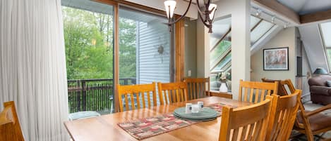 Condo, 4 chambres | Restauration