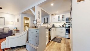 Apartment, 1 Schlafzimmer | Eigene Küche | Kühlschrank, Ofen, Wasserkocher mit Kaffee-/Teezubehör, Toaster