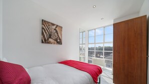 1 bedroom, free WiFi, bed sheets - Roland House - Two Bedroom (London)