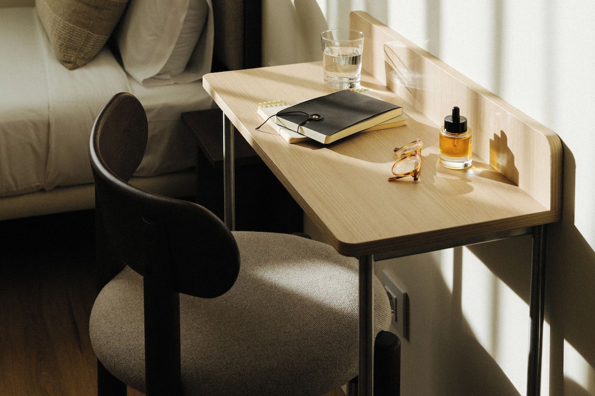 Caja de seguridad en la habitación y escritorio