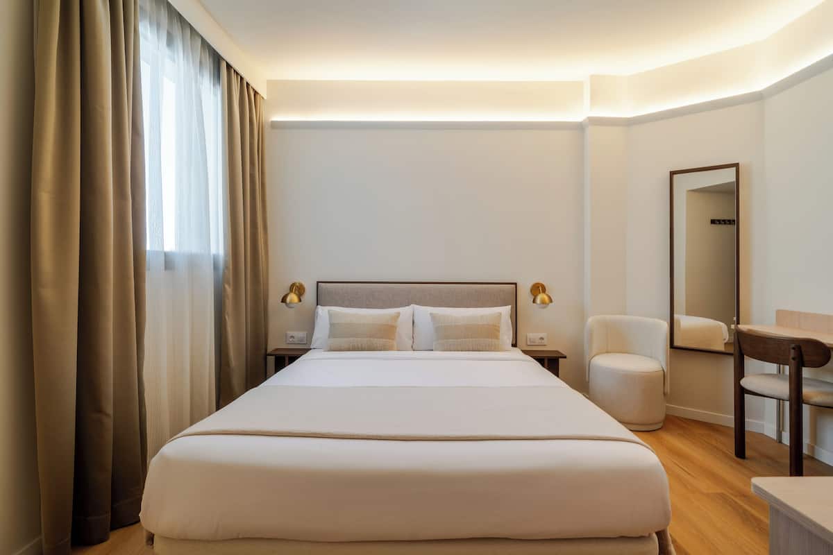 The Classic Double | In-room safe, desk, laptop workspace, iron/ironing board