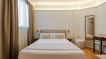 The Classic Double | Een kluis op de kamer, een bureau, een laptopwerkplek