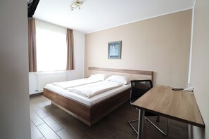 Bureau, espace de travail pour ordinateur portable, Wi-Fi gratuit