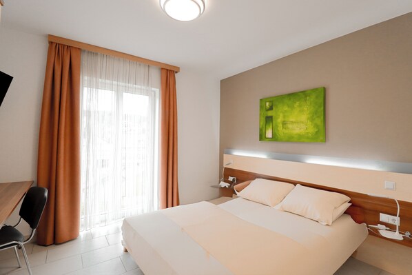 Escrivaninha, espaço de trabalho para notebook, Wi-Fi de cortesia