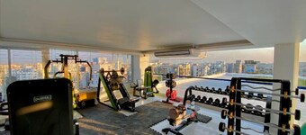  300sqft 5 Comfortable Studio w/ Gym & Pool Access