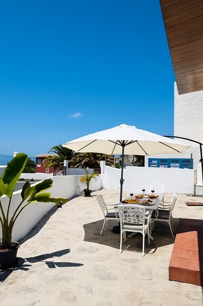 Outdoor dining - Charming Rural House (Arona)