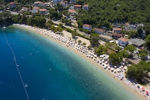 Plage à proximité, chaises longues