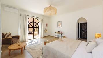 12 bedrooms, WiFi, bed sheets