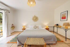 12 bedrooms, WiFi, bed sheets
