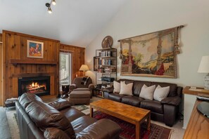 Smart TV, DVD player, books, stereo - Peaceful 3-Bedroom Retreat with Lake Michigan Views & Access (Harbor Springs)