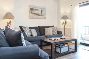 Smart TV - 🏖️Beach Views, 1st Floor Unit | Steps to Beach | Club at Mexico Beach 1A🏖️ (Mexico Beach)