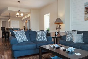 Smart TV - 🏖️Beach Views, 1st Floor Unit | Steps to Beach | Club at Mexico Beach 1A🏖️ (Mexico Beach)