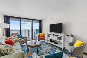 TV - Pelican Watch 1005-Lovely upgraded unit with Oceanfront Balcony and wonderful views, with elevators. (Carolina Beach)