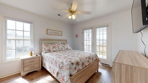 4 bedrooms, iron/ironing board, free WiFi, bed sheets