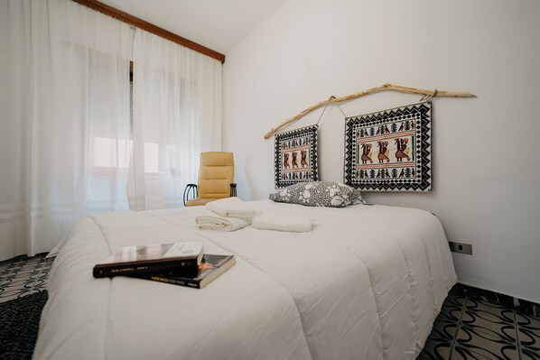 2 bedrooms, iron/ironing board, WiFi, bed sheets - Charming mountain-view apartment with WiFi, AC in lovely Tempio Pausania (Tempio Pausania)