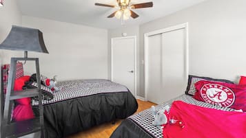3 bedrooms, iron/ironing board, WiFi, bed sheets
