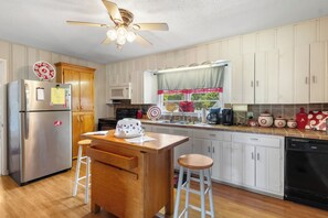 Micro-ondes, four, plaque de cuisson, lave-vaisselle