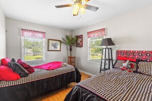 3 bedrooms, iron/ironing board, WiFi, bed sheets