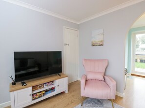 Living area - 20 Honeycroft (Cheltenham)