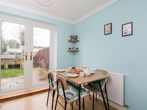 Dining - 20 Honeycroft (Cheltenham)