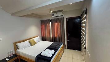 3 slaapkamers, een strijkplank/strijkijzer, gratis wifi, beddengoed