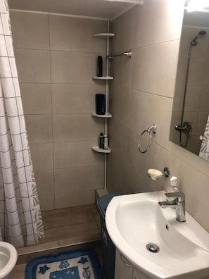Bathroom - Charming 2 Bedroom Apartment in Kallithea, Greece (Kallithea)