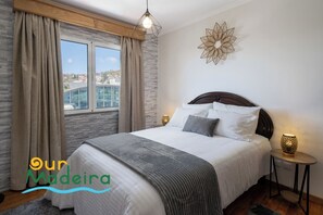 2 slaapkamers, een bureau, een strijkplank/strijkijzer, wifi