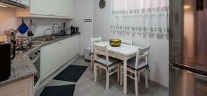 Refrigerador, microondas, horno, cafetera/tetera