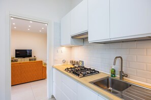 Geladeira, fogão, cooktop, lava-louças