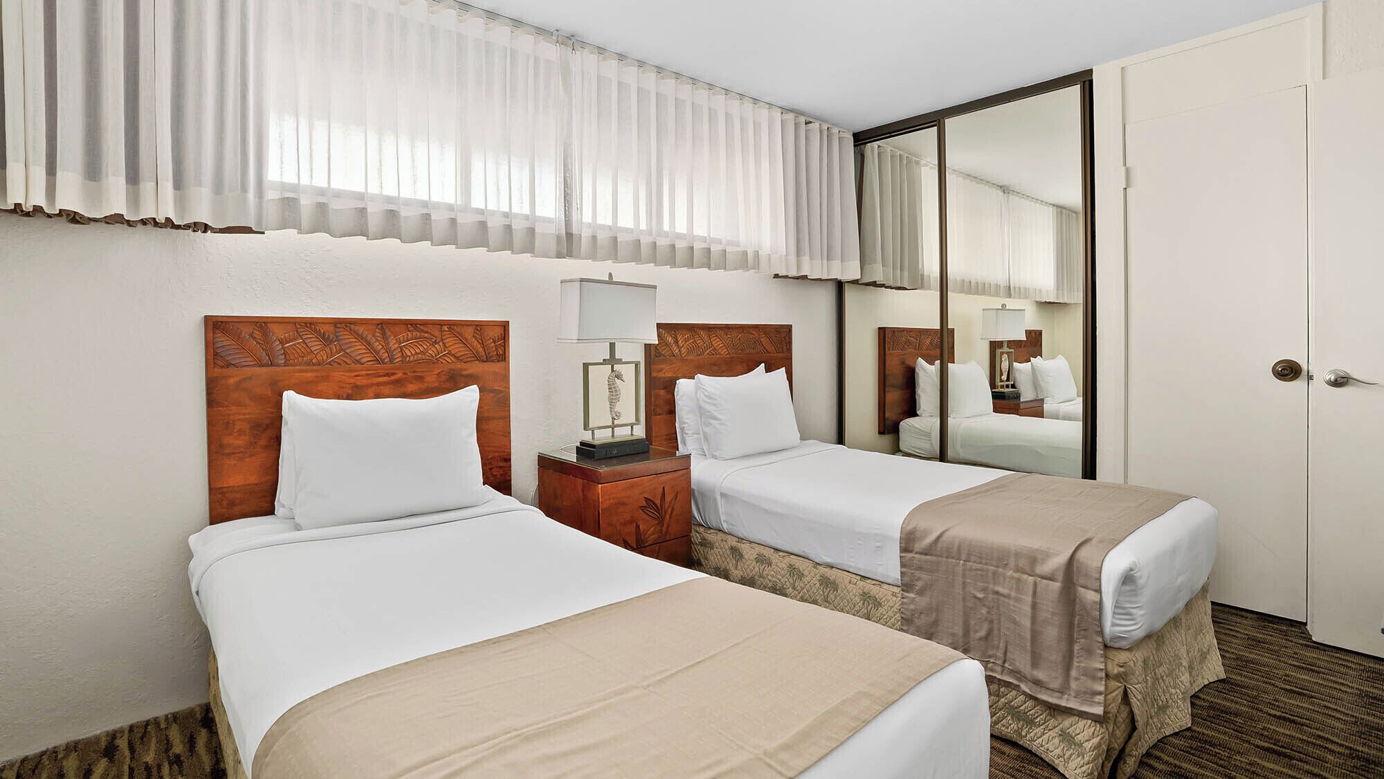 2 bedrooms, iron/ironing board, internet, bed sheets