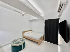 1 habitación, tabla de planchar con plancha y wifi gratis 