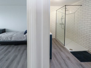 2 bedrooms, individually decorated, individually furnished, free WiFi