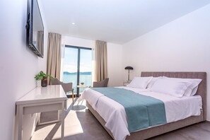 4 habitaciones, tabla de planchar con plancha, internet y ropa de cama