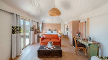 1 chambre, bureau, fer et planche à repasser, draps fournis