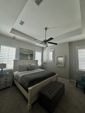 3 slaapkamers, een strijkplank/strijkijzer, reisbedje, gratis wifi