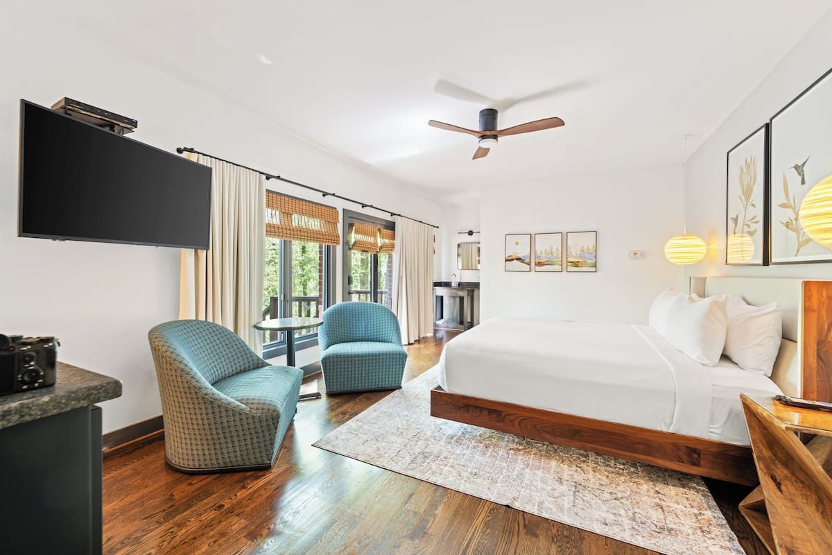 Standard Room | 1 bedroom, blackout curtains, soundproofing, free WiFi